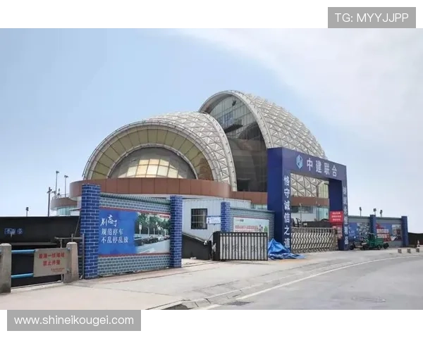 海上皇宫真人娱乐：在海上皇宫中享受极致娱乐体验，体验高端真人娱乐带来的非凡感受